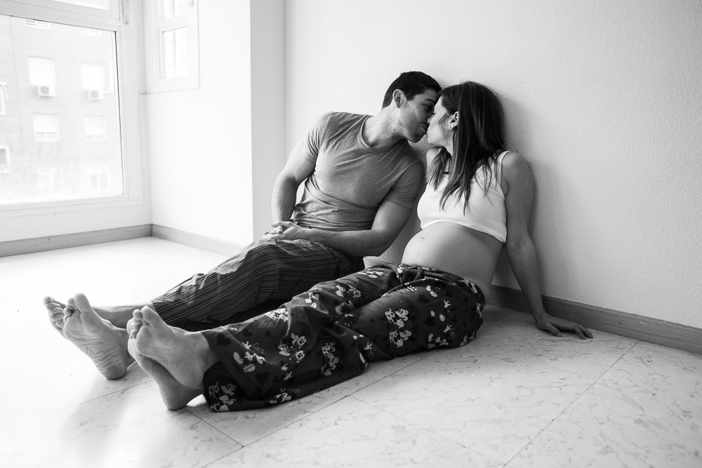 Fotos de embarazada en pareja en casa – El estudio de Blanca Fotos de embarazada en pareja en casa – El estudio de Blanca