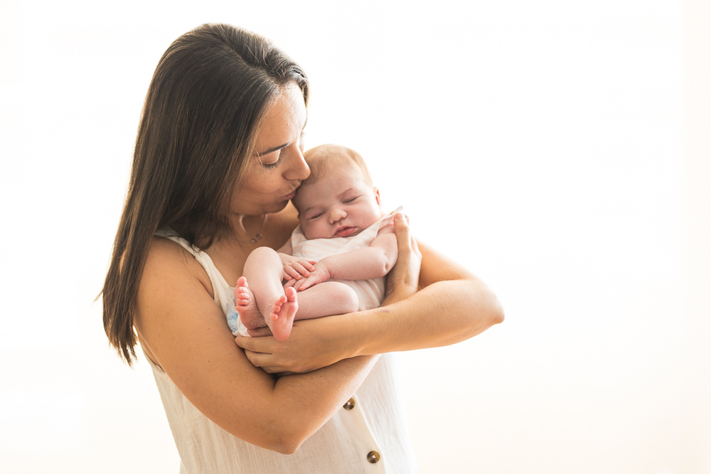 Asegurate de seguir estos consejos para sujetar a tu recien nacido newborn con seguridad