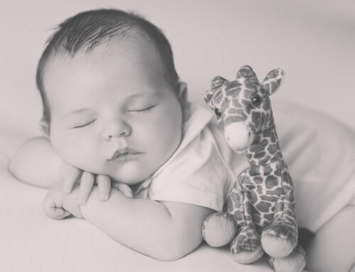 Descubre la belleza de una sesión Newborn natural en Blanco y negro