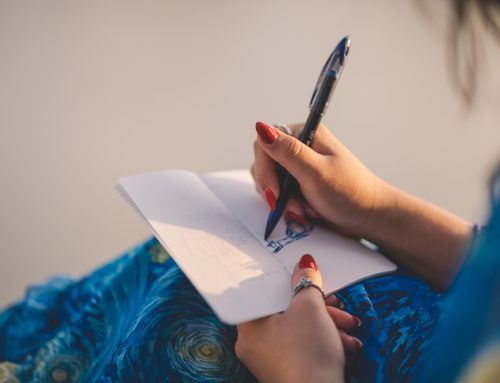 De Utah a Madrid con Van Gogh en el vestido: El viaje de arte y complicidad de una quinceañera única